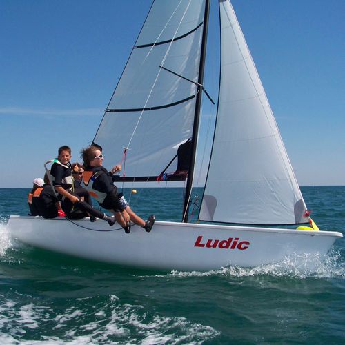 Двухместный швертбот - LUDIC - Hobie Cat USA - для досуга / асимметричный спинакер