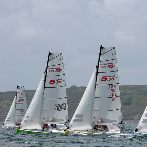 Парусник спортивная килевая яхта - 5.70 - Hobie Cat USA - однотипный / открытый / с подъемным килем