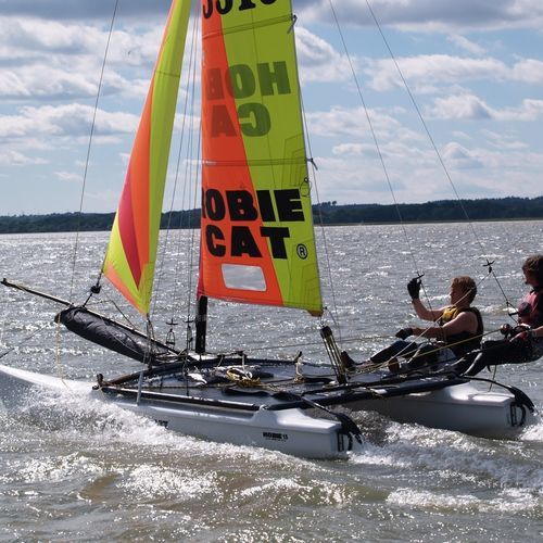 Спортивный катамаран для досуга - Hobie Cat USA - двухместный / с одной трапецией / из стекловолокна