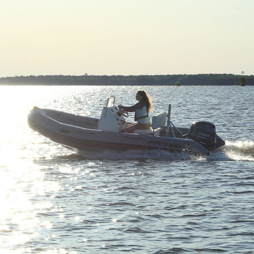 Надувная лодка c подвесным мотором - PRO 500 - ZODIAC - RIB / с центральной консолью / открытая