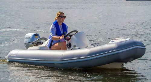 Надувная лодка c подвесным мотором - YACHTLINE 360 - ZODIAC - RIB / с боковой консолью / открытая