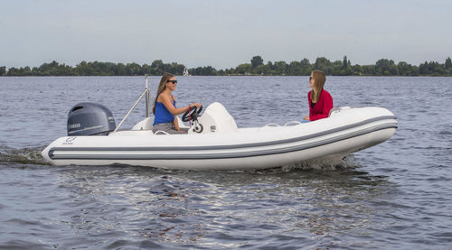 Надувная лодка c подвесным мотором - YACHTLINE 490 - ZODIAC - RIB / с боковой консолью / открытая