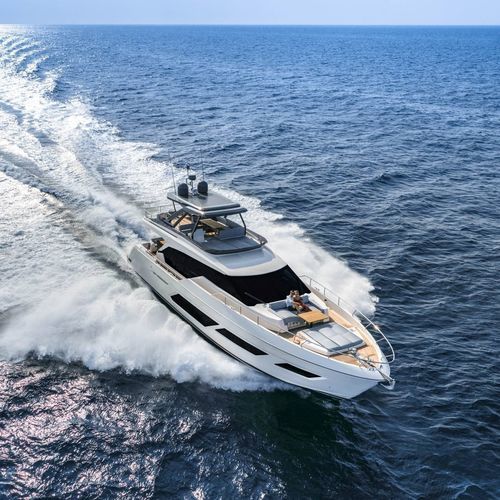 Круизная моторная яхта - 720 - Ferretti Yachts - с флайбриджем / 3 каюты