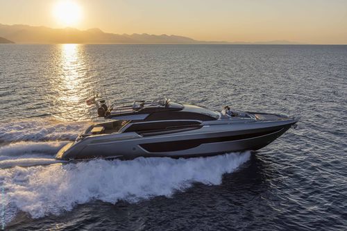 Круизная моторная яхта - 76' PERSEO SUPER - Riva - с флайбриджем / V-образный привод / 3 каюты