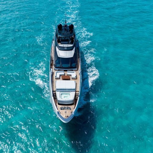 Круизная супер-яхта - 130' BELLISSIMA - Riva - с флайбриджем / 5 кают / PRV
