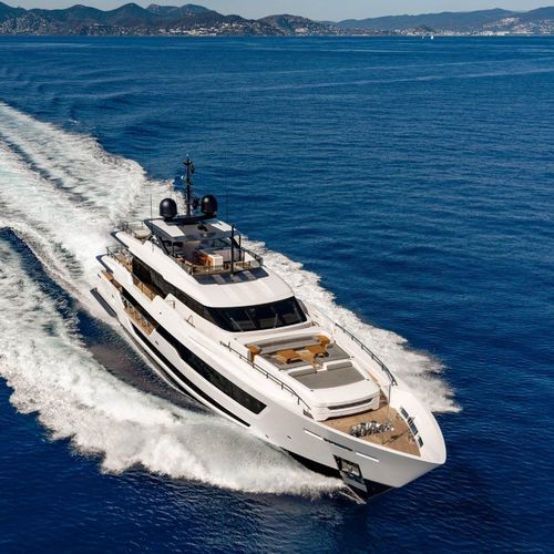 Круизная супер-яхта - 140' - Custom Line Yacht - с приподнятой рулевой рубкой / 5 кают / корпус глиссирующего типа