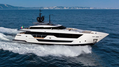 Круизная супер-яхта - Navetta 33 - Custom Line Yacht - с рулевой рубкой / валопровод / корпус полуглиссирующего типа