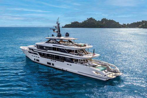 Круизная мега-яхта - 50 - Custom Line Yacht - американская / с приподнятой рулевой рубкой / 5 кают