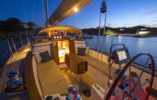 Круизная парусная яхта - M52 - Morris Yachts - традиционная / 2 каюты / с открытым кокпитом