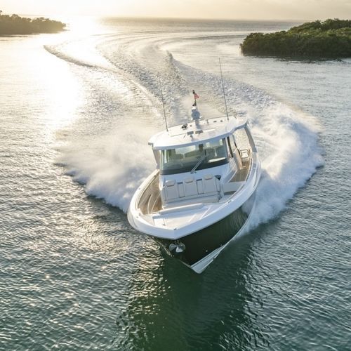 Быстроходный катер c подвесным мотором - 48LS - Tiara Yachts - трехмоторный / хардтоп / солнечная ванна