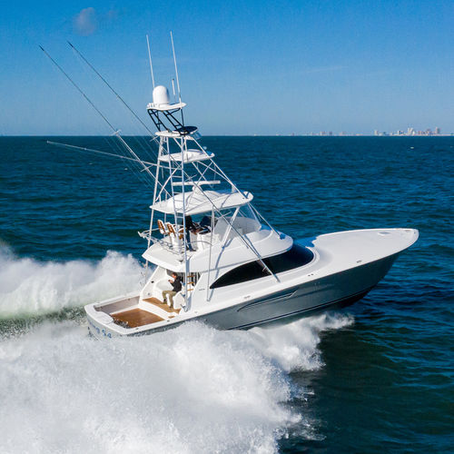 Моторная яхта для спортивной рыбалки - 54 C - Viking Yachts - раздвижная / с флайбриджем / 3 каюты