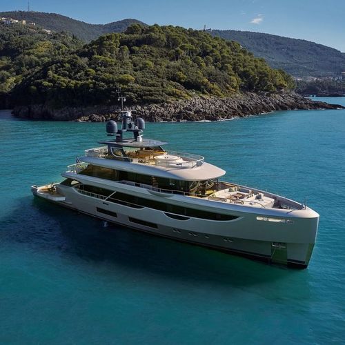 Круизная супер-яхта - OASIS 40M - Benetti - с рулевой рубкой / 5 кают