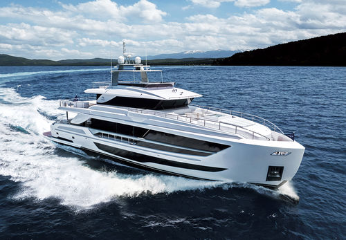 Круизная супер-яхта - FD110 Tri-deck - Horizon - с рулевой рубкой / 8 кают