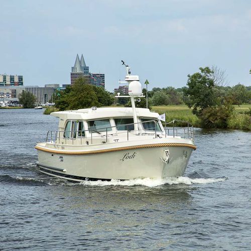 Быстроходный катер с внутренним мотором - Grand Sturdy 40.0 SEDAN - Linssen Yachts B.V. - дизельный / хардтоп / речной