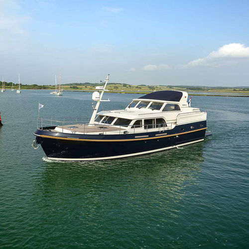 Круизная моторная яхта - Grand Sturdy 550 AC Variotop® - Linssen Yachts B.V. - с флайбриджем / 3 каюты / 6 спальных мест