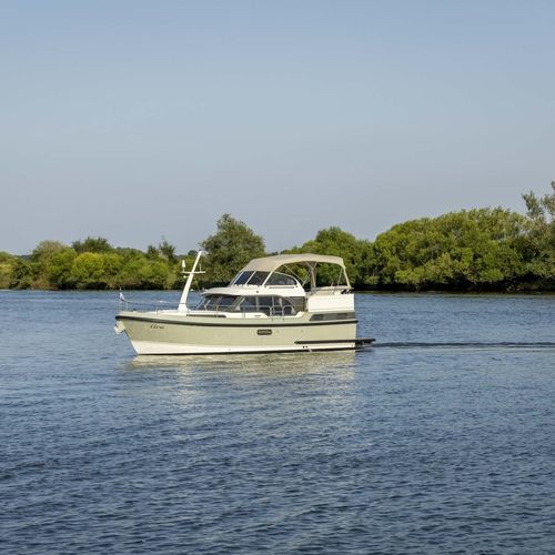 Быстроходный катер с внутренним мотором - 30 SL AC - Linssen Yachts B.V. - с флайбриджем / спортивный / из стали