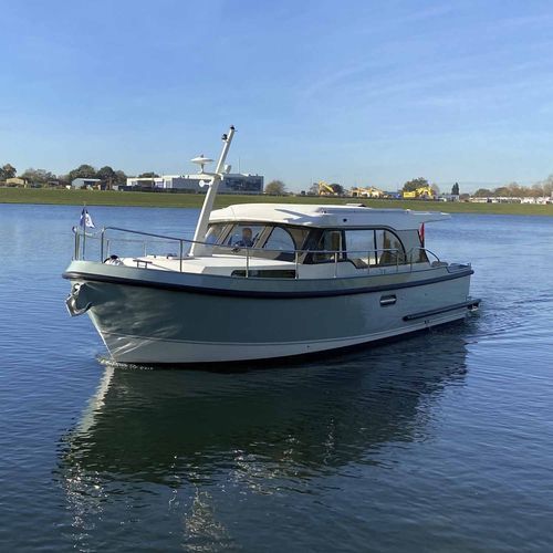 Быстроходный катер с внутренним мотором - 35 SL AC - Linssen Yachts B.V. - хардтоп / с флайбриджем / спортивный
