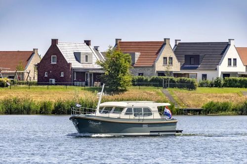 Быстроходный катер с внутренним мотором - Grand Sturdy 35.1 Sedan - Linssen Yachts B.V. - с рулевой рубкой / 1 каюта / солнечная ванна