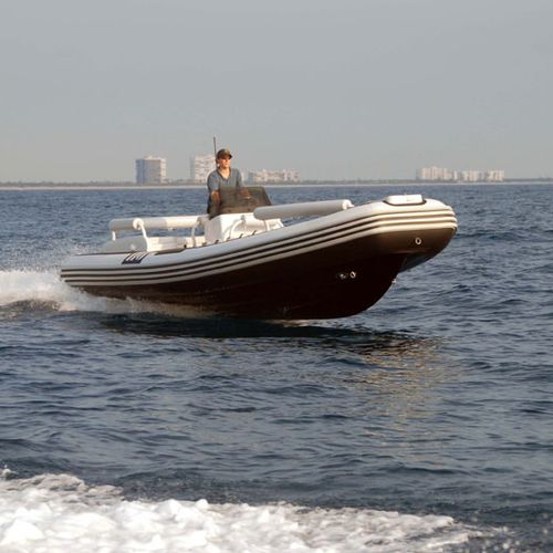 Надувная лодка с поворотно-откидной колонкой - Launch Series 600 - Novurania - дизельная / полужесткая / открытая