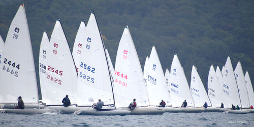 Парусник спортивная килевая яхта - MC SCOW. - Melges - однотипный / кэт / передвижной