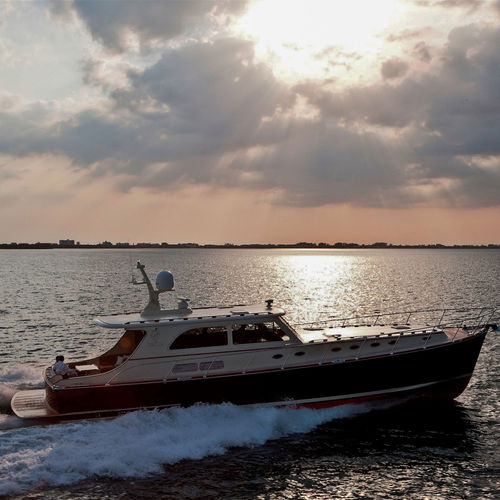 Круизная моторная яхта - 62 - Vicem Yachts - традиционная / лобстер / с флайбриджем