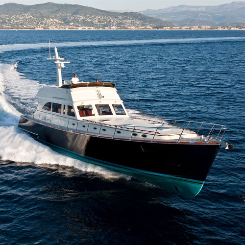 Традиционная моторная яхта - 77 - Vicem Yachts - лобстер / с флайбриджем / 4 каюты
