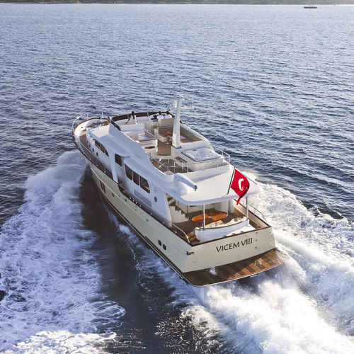 Круизная моторная яхта - 82 - Vicem Yachts - традиционная / лобстер / с флайбриджем