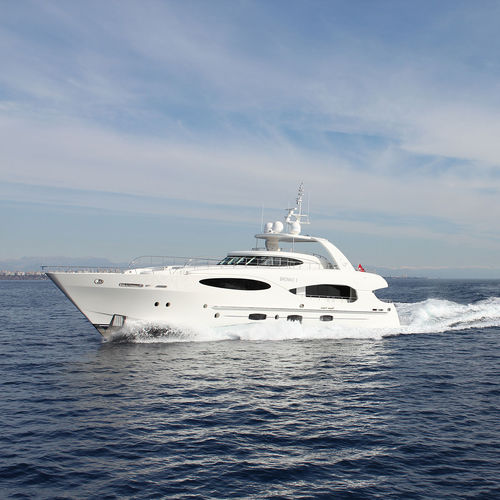 Круизная супер-яхта - 32 M - Vicem Yachts - с флайбриджем / с приподнятой рулевой рубкой / 4 каюты