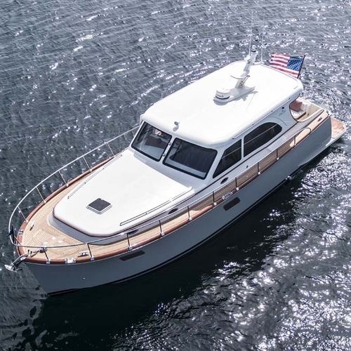 Круизная моторная яхта - 50 - Vicem Yachts - традиционная / хардтоп / 3 каюты