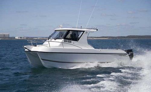 Рыболовно-прогулочный катер катамаран - 8000 Sportsfisher - LeisureCat - c подвесным мотором / двухмоторный / с рулевой рубкой