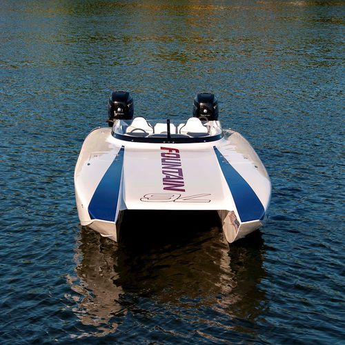 Небольшой катер катамаран - 32 THUNDER - Fountain Powerboats - c подвесным мотором / двухмоторный / с двойной консолью