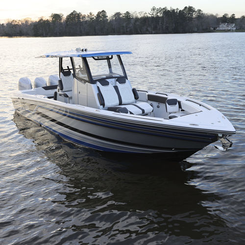 Открытый катер c подвесным мотором - 32SCX - Fountain Powerboats - горючее / трехмоторный / с выдвижной секцией