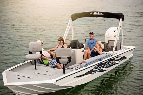 Палубная лодка c подвесным мотором - Easy 200 - SeaArk Boats - открытая / с боковой консолью / для водных лыж