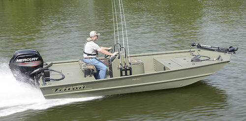 Плоскодонка c подвесным мотором - 1862 CC - Triton Boats - с центральной консолью / для спортивной рыбалки / из алюминия