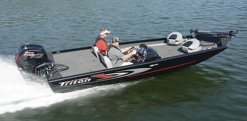 Катер для рыбалки c подвесным мотором - 18 C TX - Triton Boats - с боковой консолью / для спортивной рыбалки / из алюминия