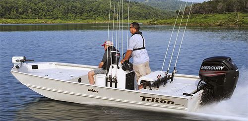 Плоскодонка c подвесным мотором - 1862 CC BAY - Triton Boats - с центральной консолью / для спортивной рыбалки / из алюминия