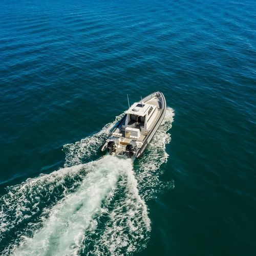 Надувная лодка c подвесным мотором - 380 TARGA - Protector - двухмоторная / полужесткая / хардтоп