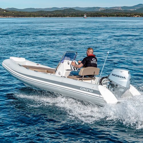 Надувная лодка c подвесным мотором - S470N - GRAND Inflatable Boats - полужесткая / открытая / с боковой консолью