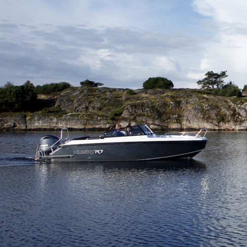 Небольшой катер c подвесным мотором - HUSKY R7 - Finnmaster Boats Oy - с двойной консолью / боурайдер / открытый