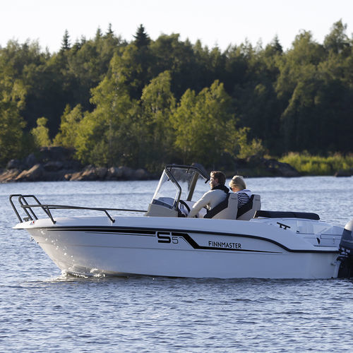 Открытый катер c подвесным мотором - S5 - Finnmaster Boats Oy - с центральной консолью / из алюминия / макс. 6 человек