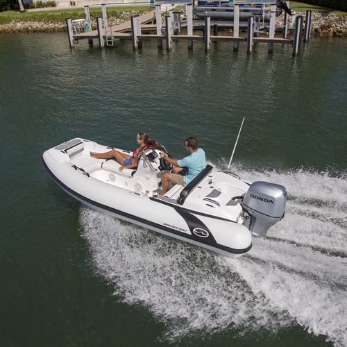 Надувная лодка c подвесным мотором - Generation 450 DLX - Walker Bay Boats - полужесткая / с центральной консолью / открытая