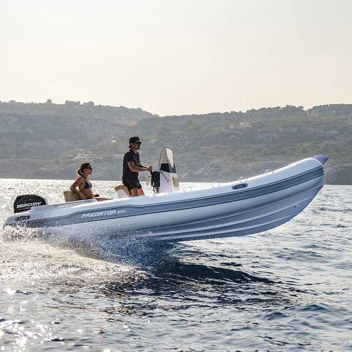 Надувная лодка c подвесным мотором - Predator 570 TS - ITALBOATS - полужесткая / открытая / с центральной консолью
