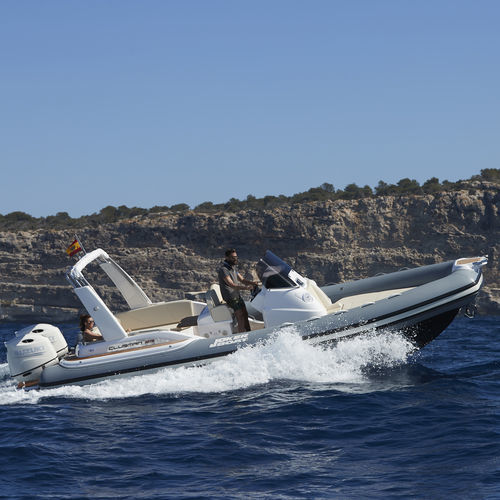 Надувная лодка c подвесным мотором - CLUBMAN 28 - Joker Boat - двухмоторная / полужесткая / открытая