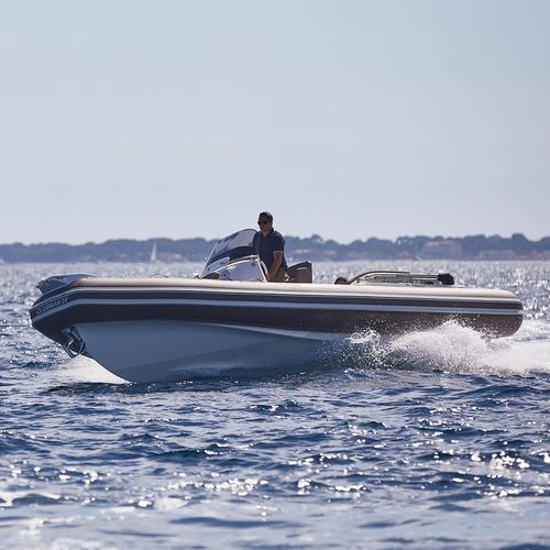 Надувная лодка c подвесным мотором - CLUBMAN 24 - Joker Boat - полужесткая / открытая / с центральной консолью