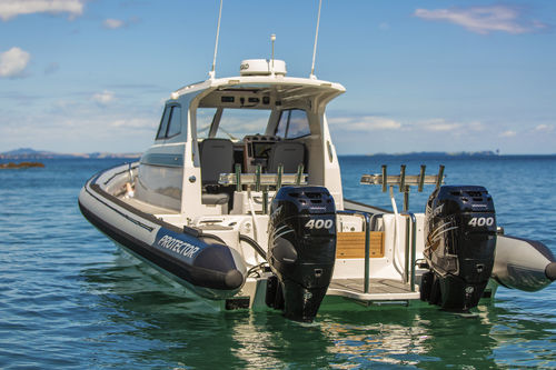 Надувная лодка c подвесным мотором - 380 TARGA - Rayglass Boats - двухмоторная / полужесткая / с закрытым кокпитом