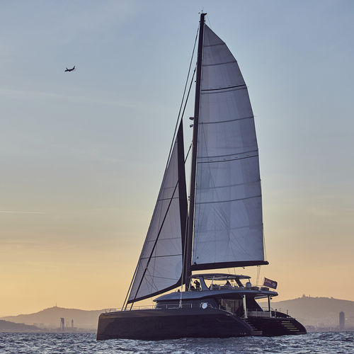 Парусная яхта катамаран - Sunreef 80 - Sunreef Yachts - 5 кают / с открытым кокпитом / с флайбриджем