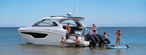 Быстроходный катер c подвесным мотором - 42 GLS OB - Cruisers - трехмоторный / хардтоп / боурайдер