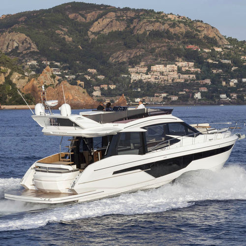 Круизная моторная яхта - 500 FLY - Galeon - традиционная / с флайбриджем / 3 каюты
