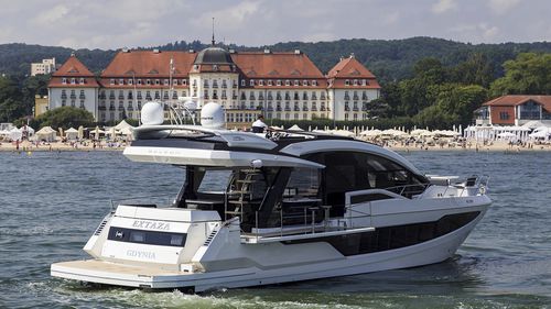 Спортивная моторная яхта - 650 SKYDECK - Galeon - с флайбриджем / 4 каюты