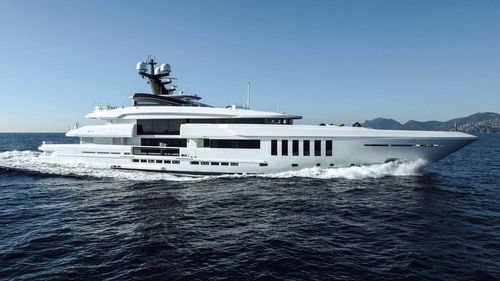 Круизная мега-яхта - M/Y OURANOS  - Admiral yachts - традиционная / с рулевой рубкой / 6 кают